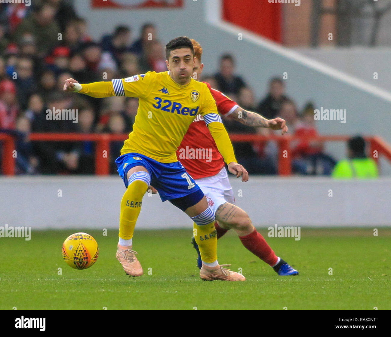 1er janvier 2019, la masse de la ville, Nottingham, Angleterre ; Sky Bet Championship, Nottingham Forest contre Leeds ; Pablo Hernandez (19) de Leeds Utd avec la balle Crédit : Craig Milner/News Images images Ligue de football anglais sont soumis à licence DataCo Banque D'Images