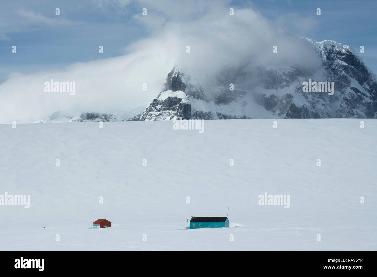 Archipel Palmer, pointe Damoy, Île Wiencke, pointe Damoy Hut. Antarctic Heritage Trust. Préservés hut contenant le matériel scientifique et artefact Banque D'Images