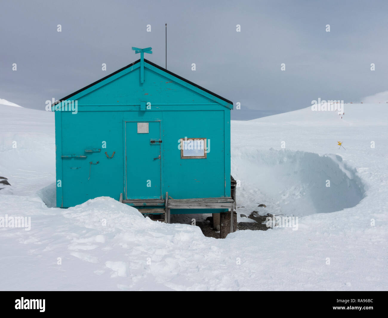 Archipel Palmer, pointe Damoy, Île Wiencke, pointe Damoy Hut. Antarctic Heritage Trust. Préservés hut contenant le matériel scientifique et artefact Banque D'Images