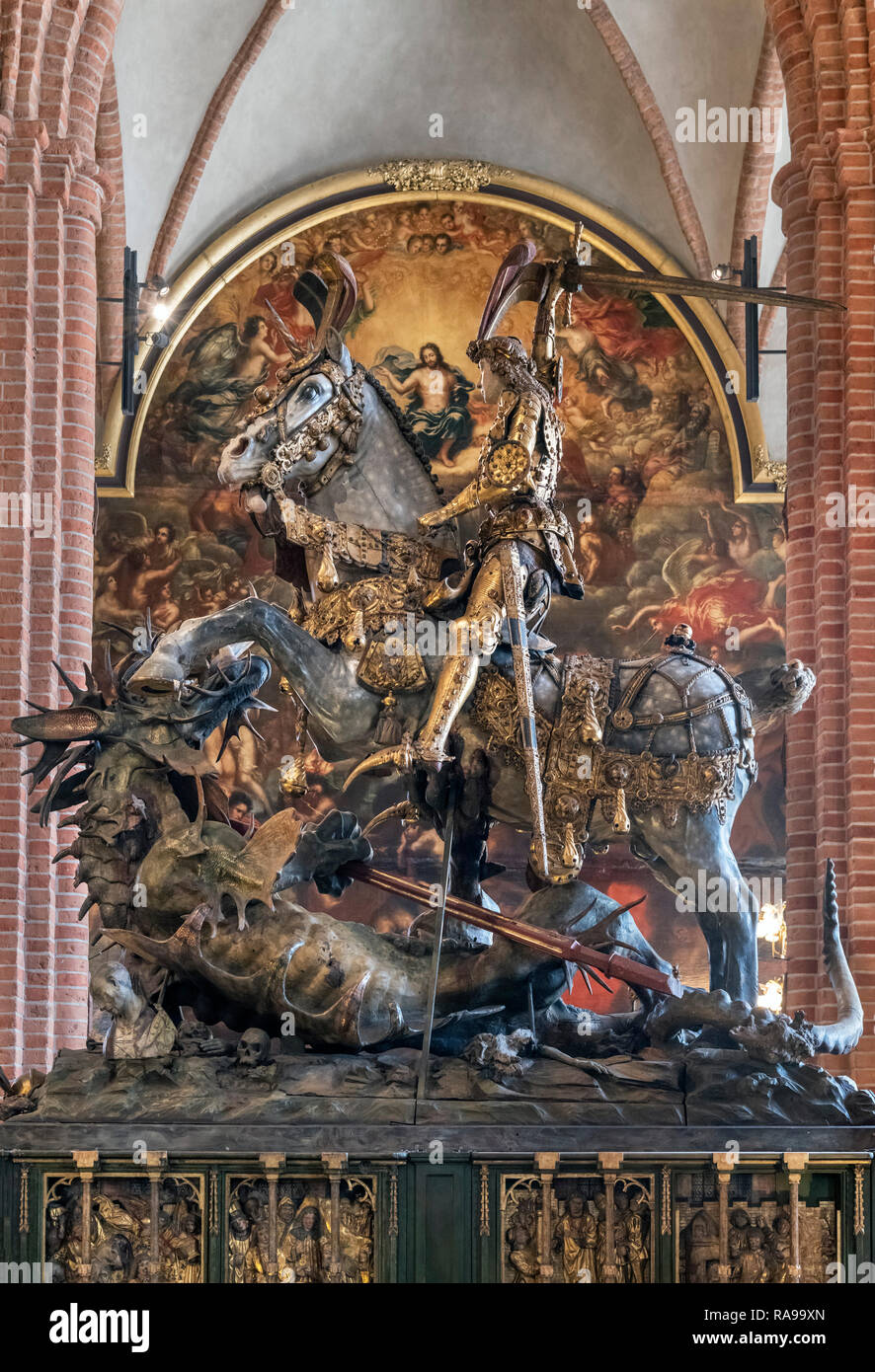 1489 La sculpture en bois de St George et le Dragon par Bernt Notke, Storkyrkan (la Cathédrale) de Stockholm, Stockholm, Suède Banque D'Images