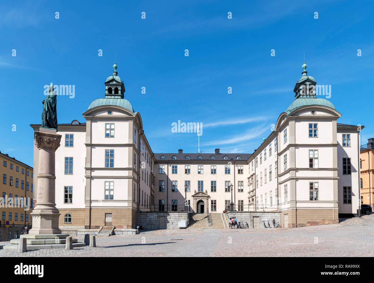 Le Palais Wrangel, siège de la Cour d'appel de Svea, avec la statue de Birger Jarl sur gauche, Birger Jarls Torg, Riddarholmen, Stockholm, Suède Banque D'Images