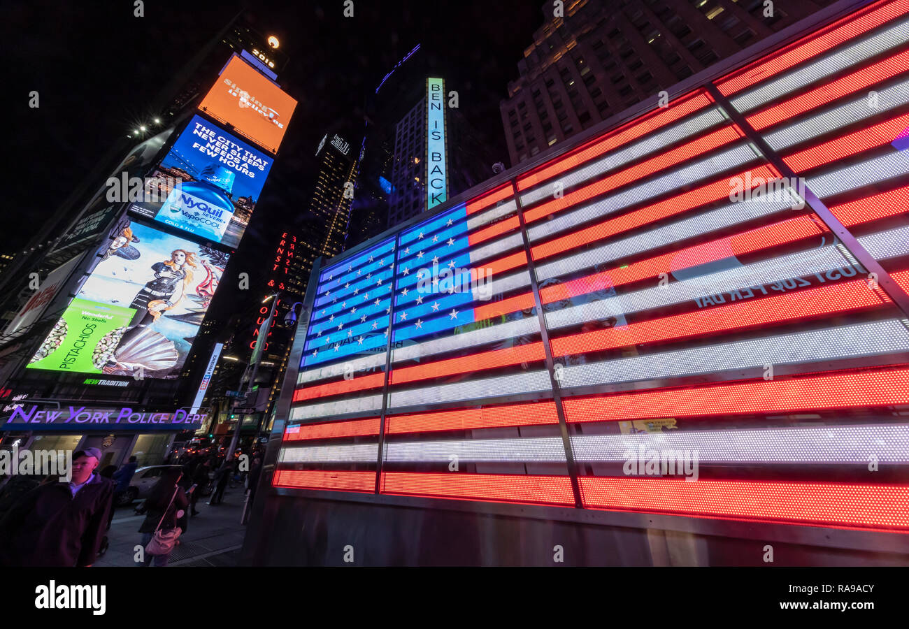 Les visiteurs et les touristes visiter le Times Square, New York City, New York. Banque D'Images