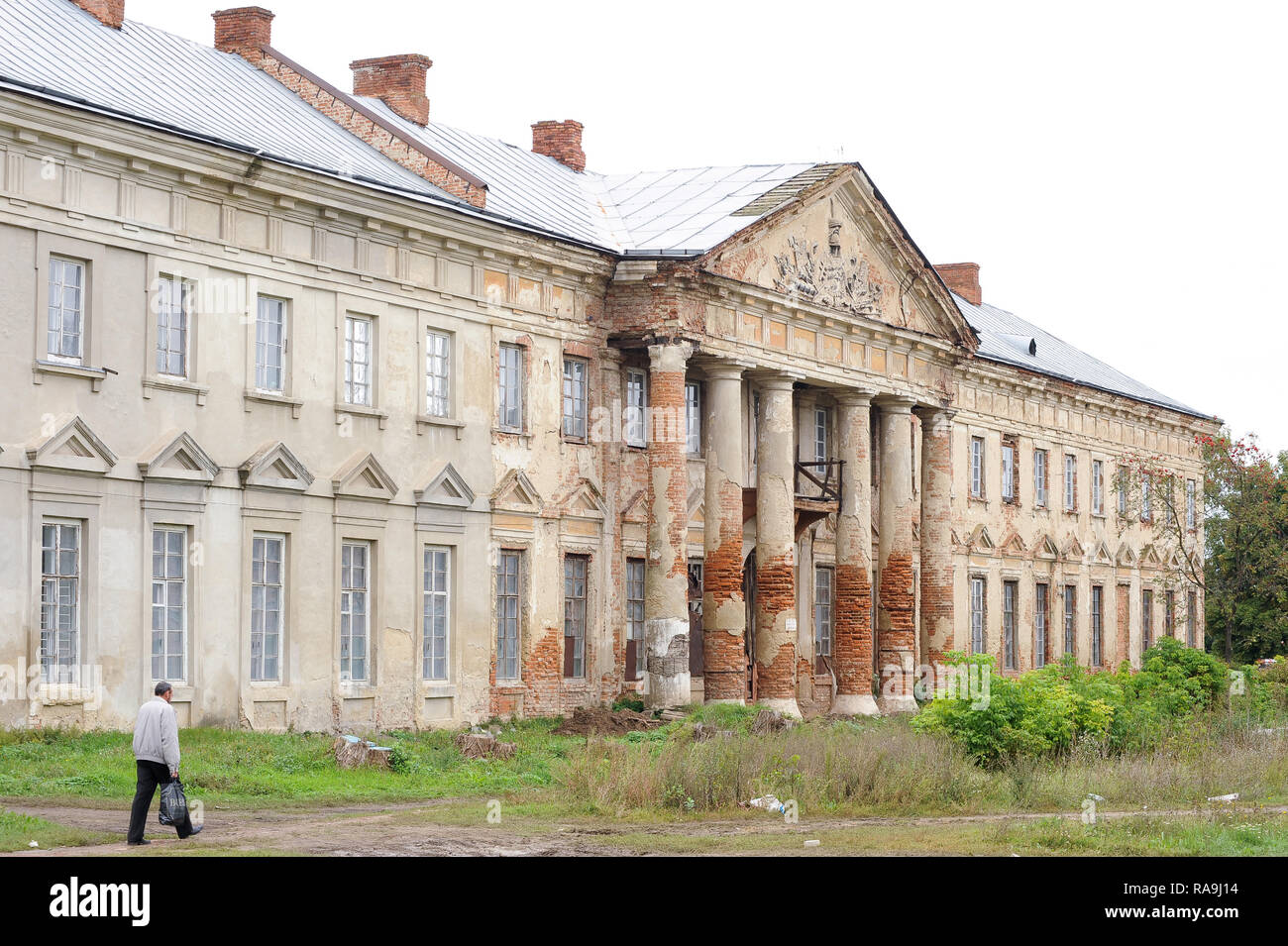 78 mètres de long de l'aile est de l'architecture palladienne Palac style Potockich Palais Potocki (1780 à 1790) bulit de Stanislaw Szczesny Potocki dans Tulchyn, Banque D'Images