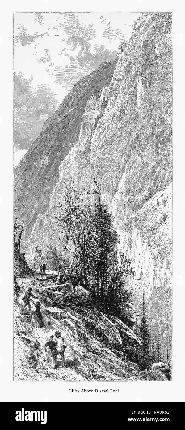 Au-dessus de falaises sombre couverte, White Mountains, New Hampshire, United States, American Victorian gravure, 1872 Banque D'Images
