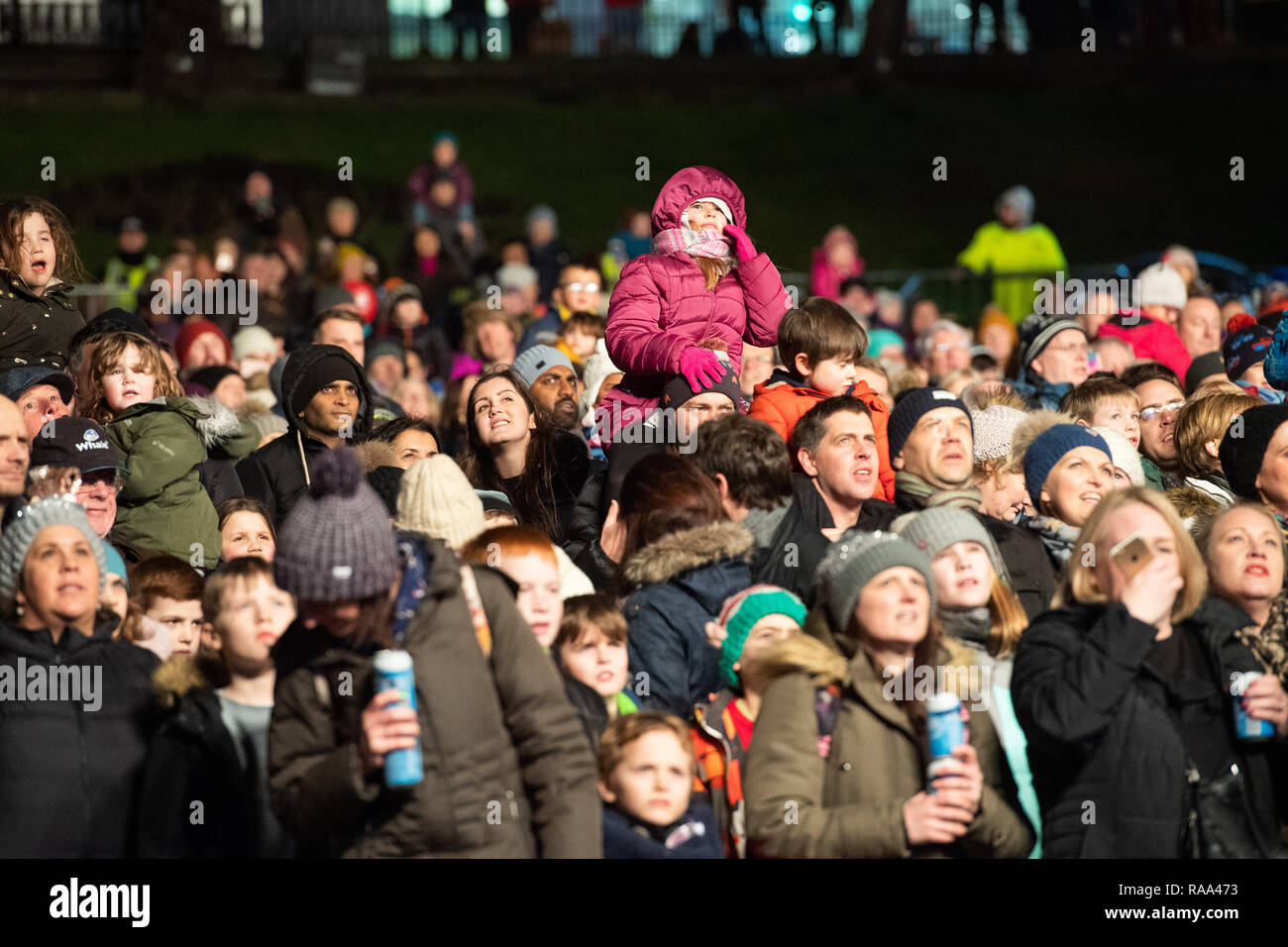 Afore Bairns Familles et jeunes célèbre Hogmanay tôt dans les jardins de Princes Street à Edimbourg Hogmanay's Bairns Afore. Massaoke, le live Banque D'Images