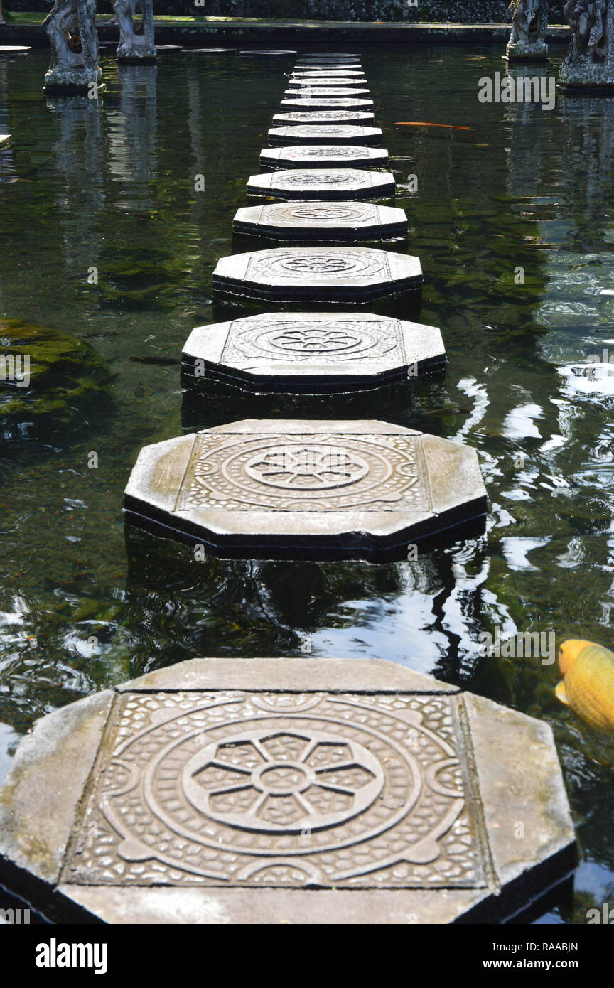 Stepping Stones Temple de l'eau de Bali Banque D'Images