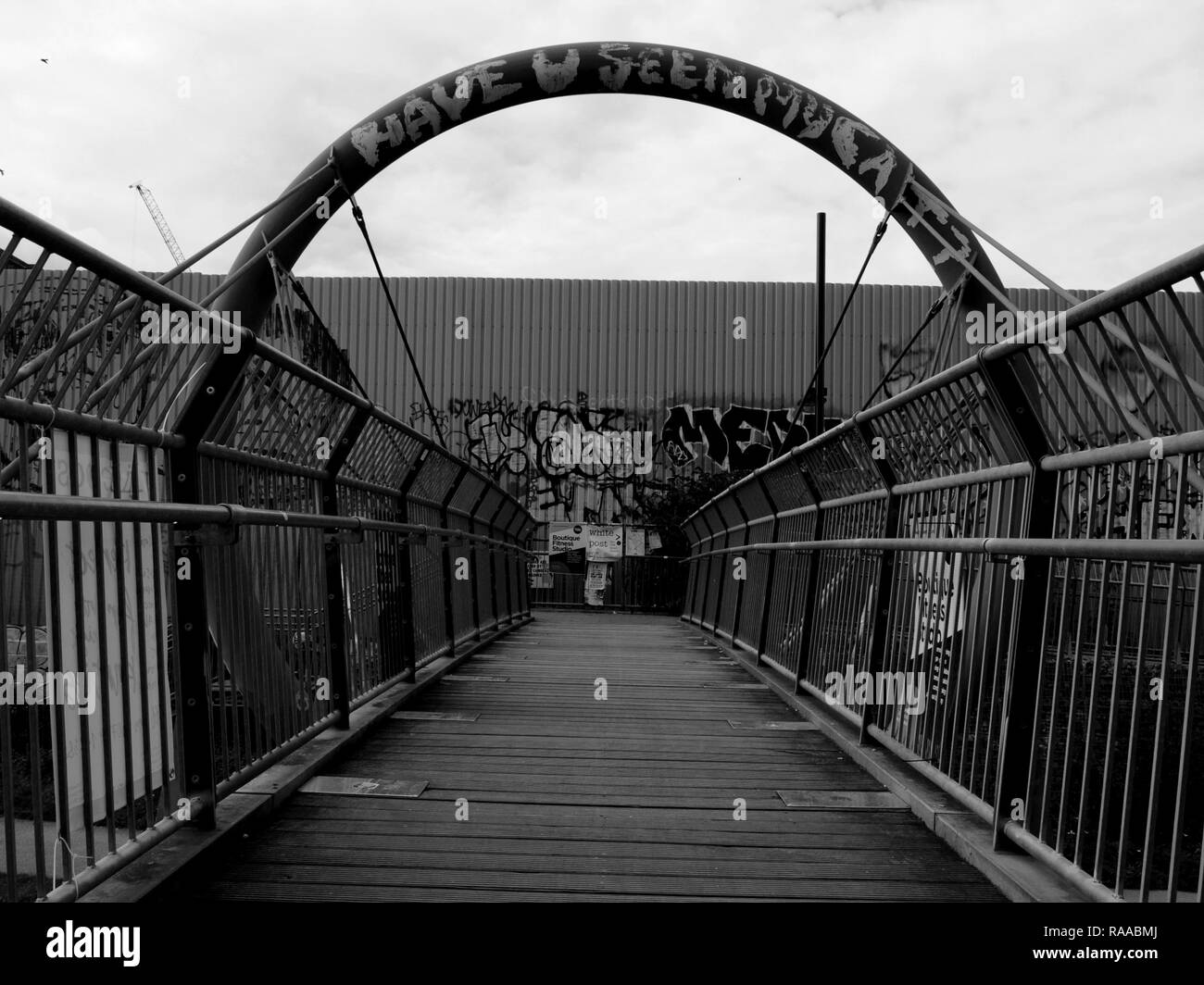 D'Hackney Wick passerelle sur la Hertford Union Canal, East London, UK. Banque D'Images