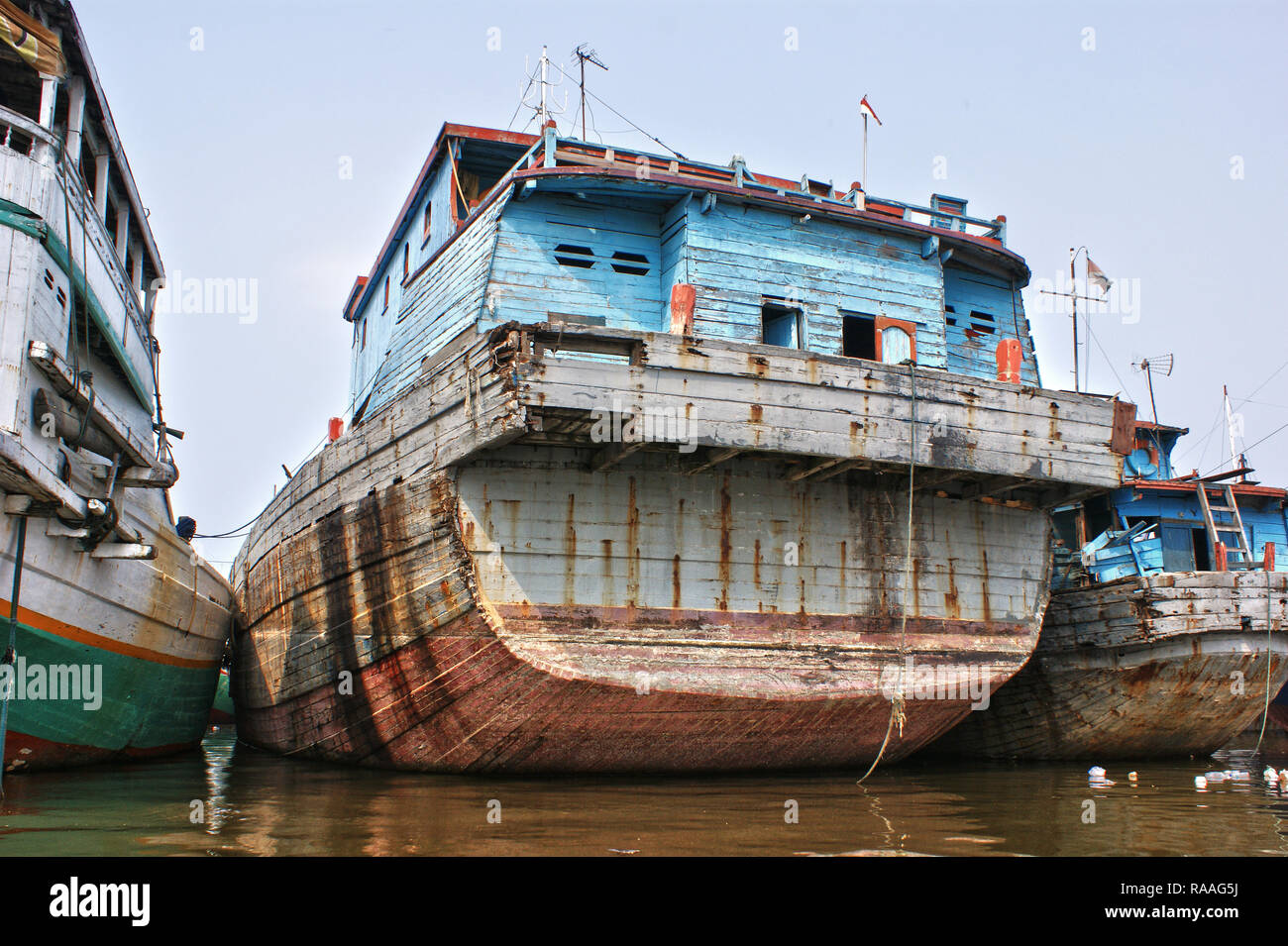 Vieux bateau au Port de Sunda Kelapa, Jakarta, Indonésie Banque D'Images