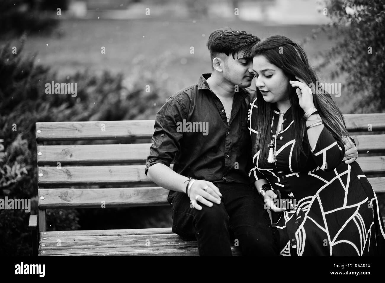 Couple indien baise dans le noir Couple indien baise dans le noir