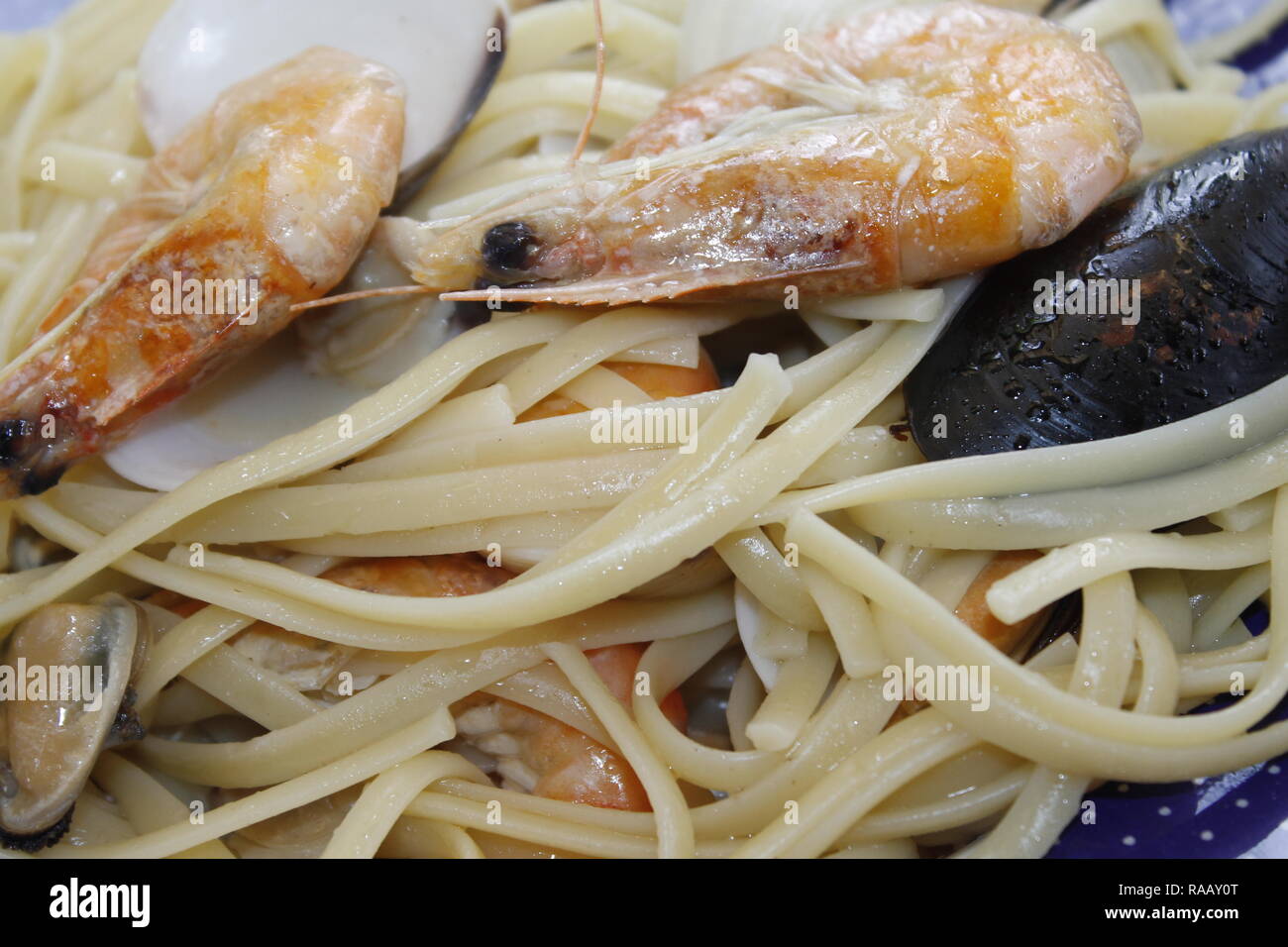 Les fruits de mer. Pâtes aux palourdes, les crevettes, les crevettes et les moules. Banque D'Images