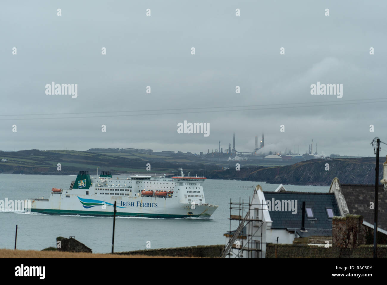 Marée basse sur Foggy Morning à Pembroke Dock au pays de Galles 1-4 Banque D'Images