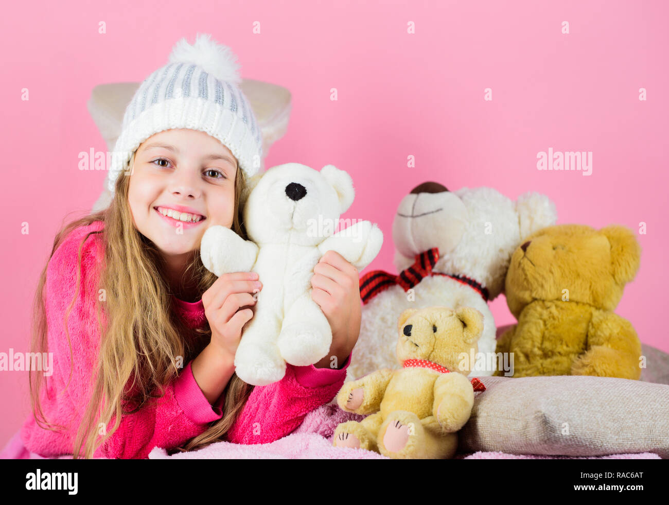 Kid Petite Fille Jouer Avec Doudou Ours Sur Fond Rose Jouets Ours Collection Enfant Espiegle Petite Fille Tenir Ours Peluche Nounours Aider Les Enfants A Gerer Leurs Emotions Et Limiter Le Stress Kid Petite Fille Jouer Avec Doudou Ours Sur Fond Rose Jouets Ours Collection Enfant Espiegle Petite Fille Tenir Ours Peluche Nounours Aider Les Enfants A Gerer Leurs Emotions Et Limiter Le Stress
