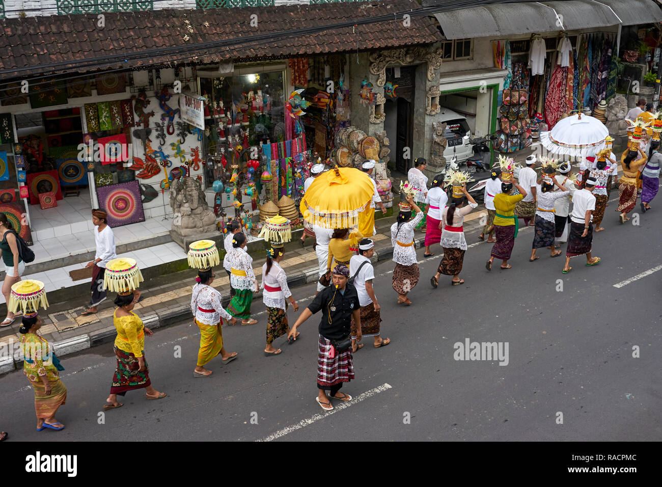 Procession religieuse à Ubud, Bali, Indonésie, Asie du Sud, Asie Banque D'Images