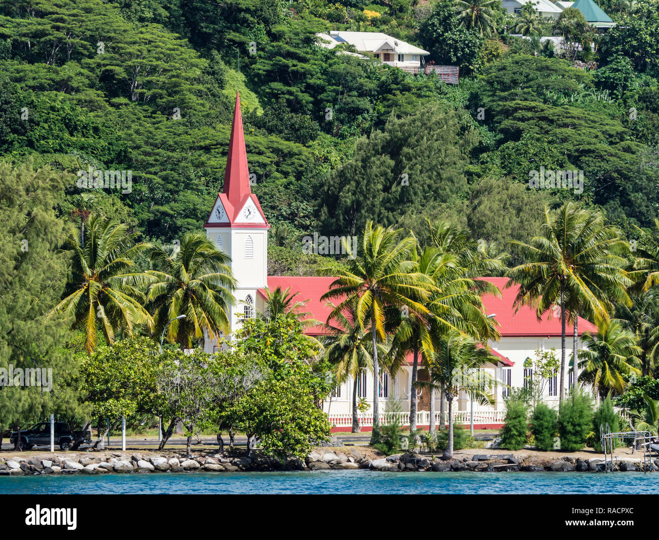 L'église protestante près du Marae de TAPUTAPUATEA, Raiatea, Iles de la société, Polynésie Française, Pacifique Sud, du Pacifique Banque D'Images