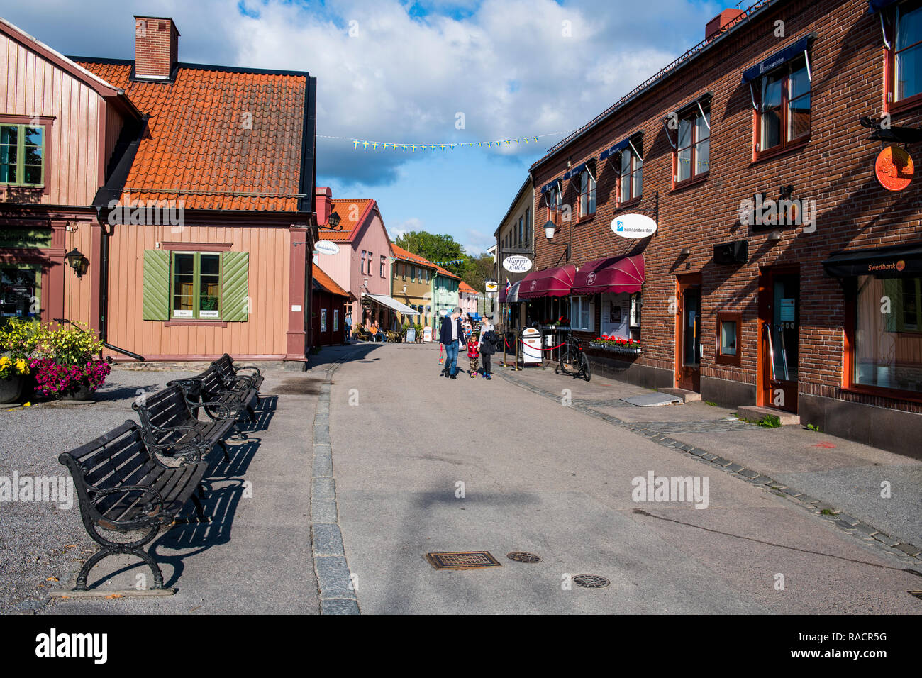 De vieilles maisons dans la zone piétonne de Sigtuna, la plus ancienne ville de Suède, Scandinavie, Europe Banque D'Images