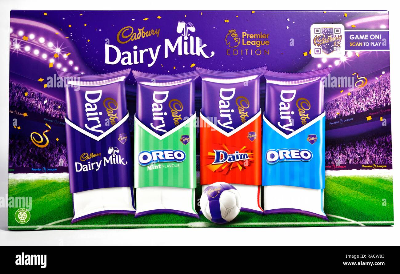 Boîte de sélection football Cadbury avec QR code Banque D'Images