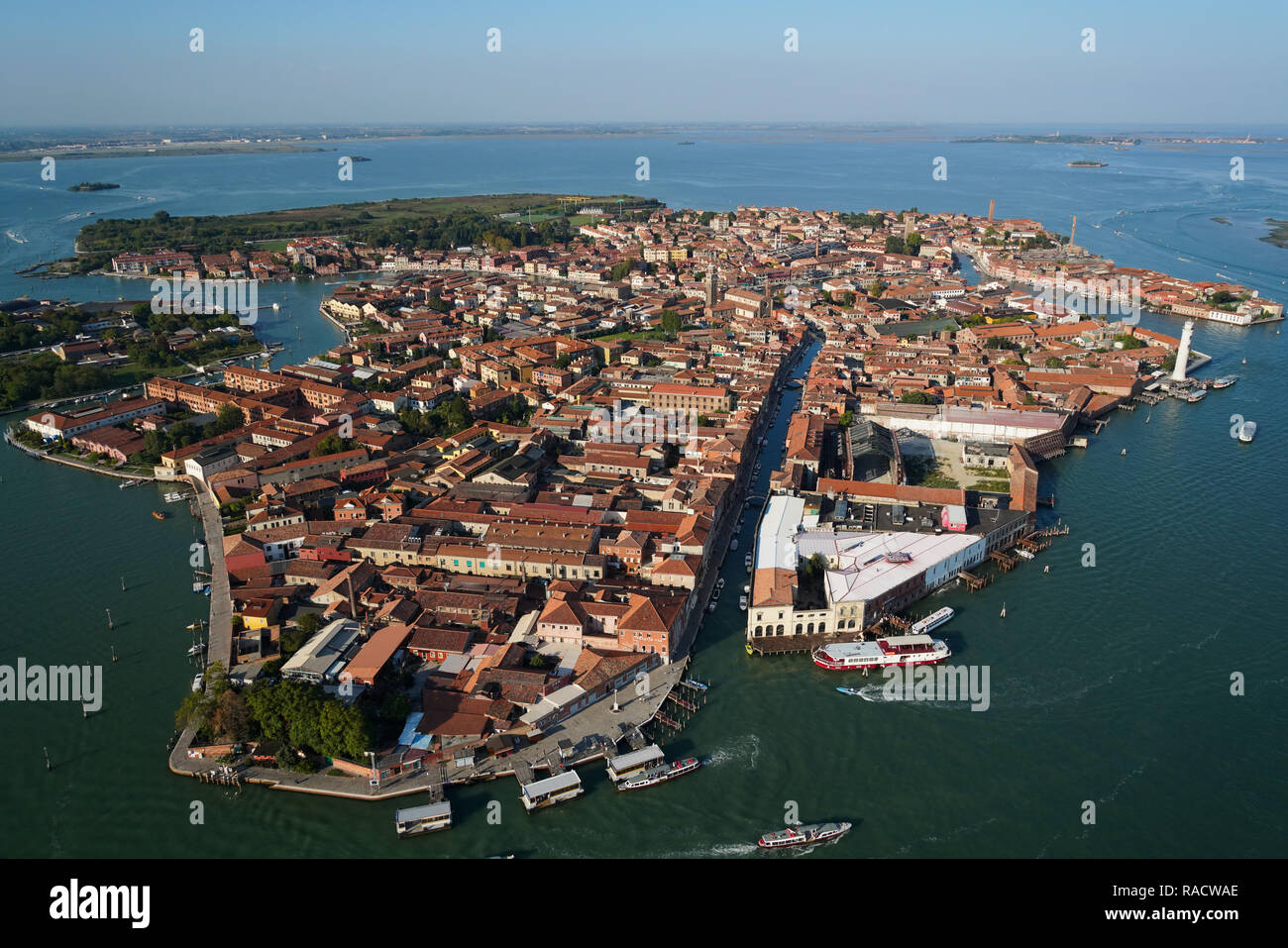 Vue sur l'île de Murano de l'hélicoptère, la lagune de Venise, l'UNESCO World Heritage Site, Vénétie, Italie, Europe Banque D'Images