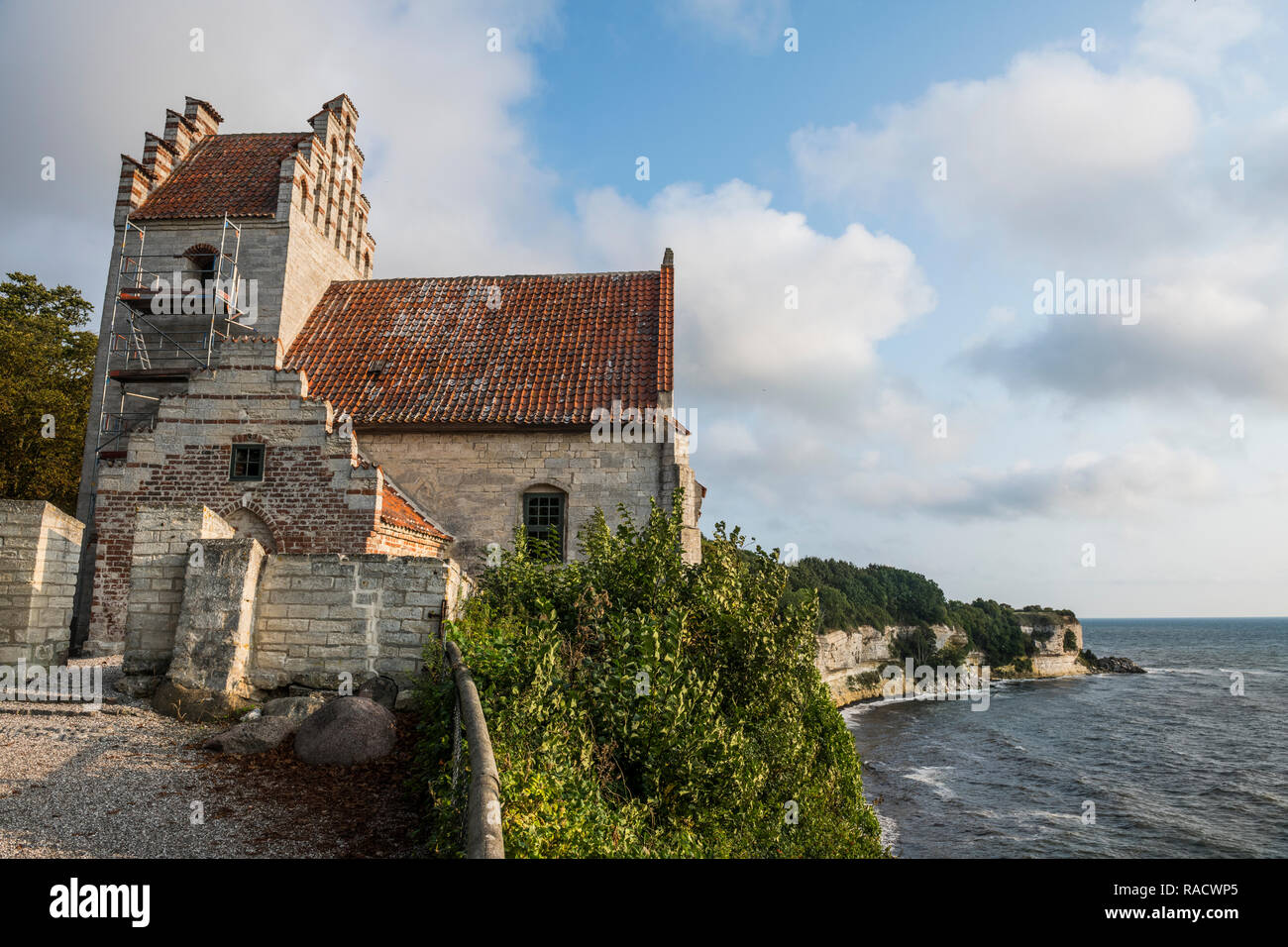 Vieille église sur Hojerup haut de Stevns Klint, UNESCO World Heritage Site, la Nouvelle-Zélande, le Danemark, la Scandinavie, l'Europe Banque D'Images