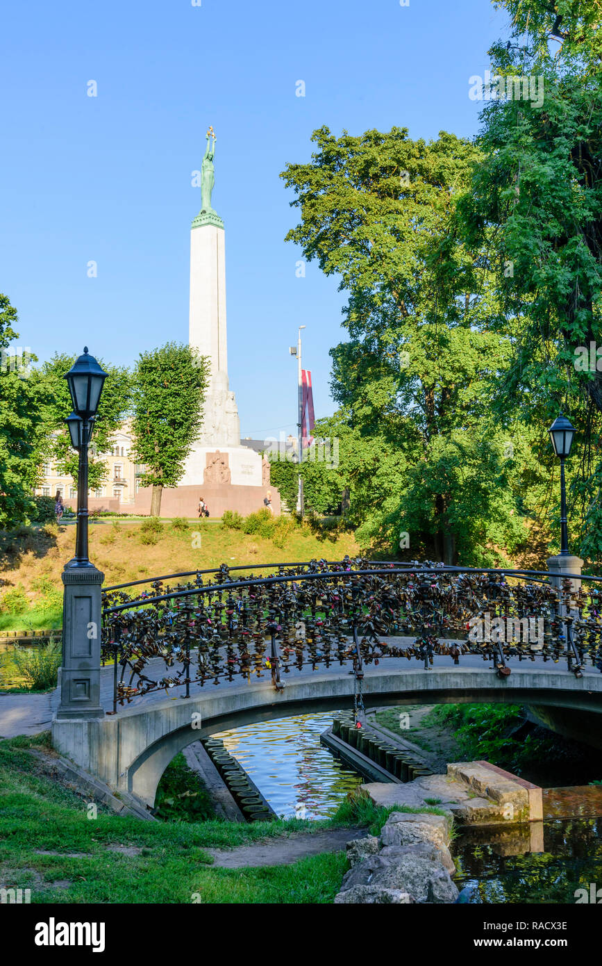 Monument de la liberté, Bastejkalna Parcs, Riga, Lettonie, en Europe Banque D'Images