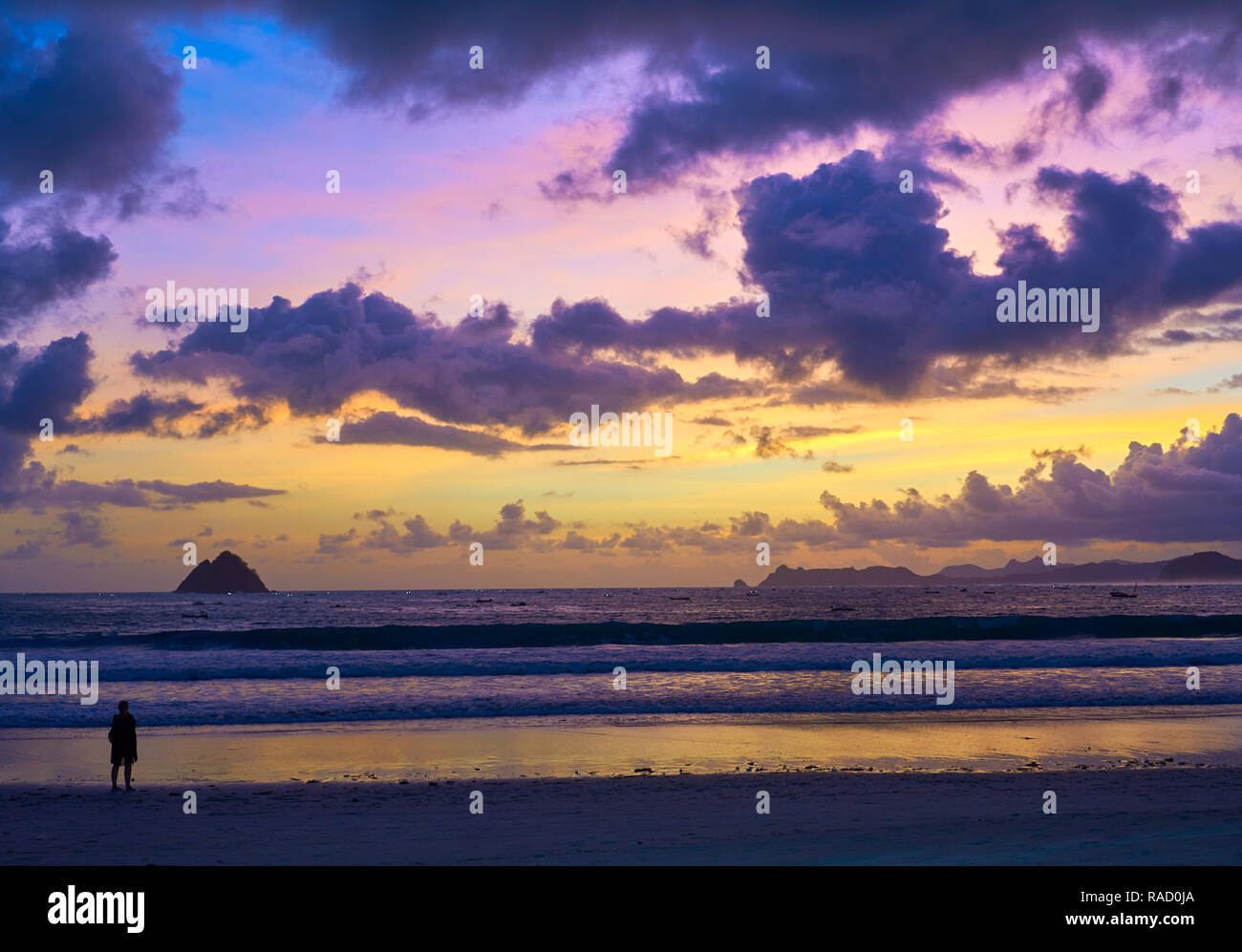 Selong Belanak étonnant crépuscule sur plage, Lombok, Indonésie, Asie du Sud, Asie Banque D'Images