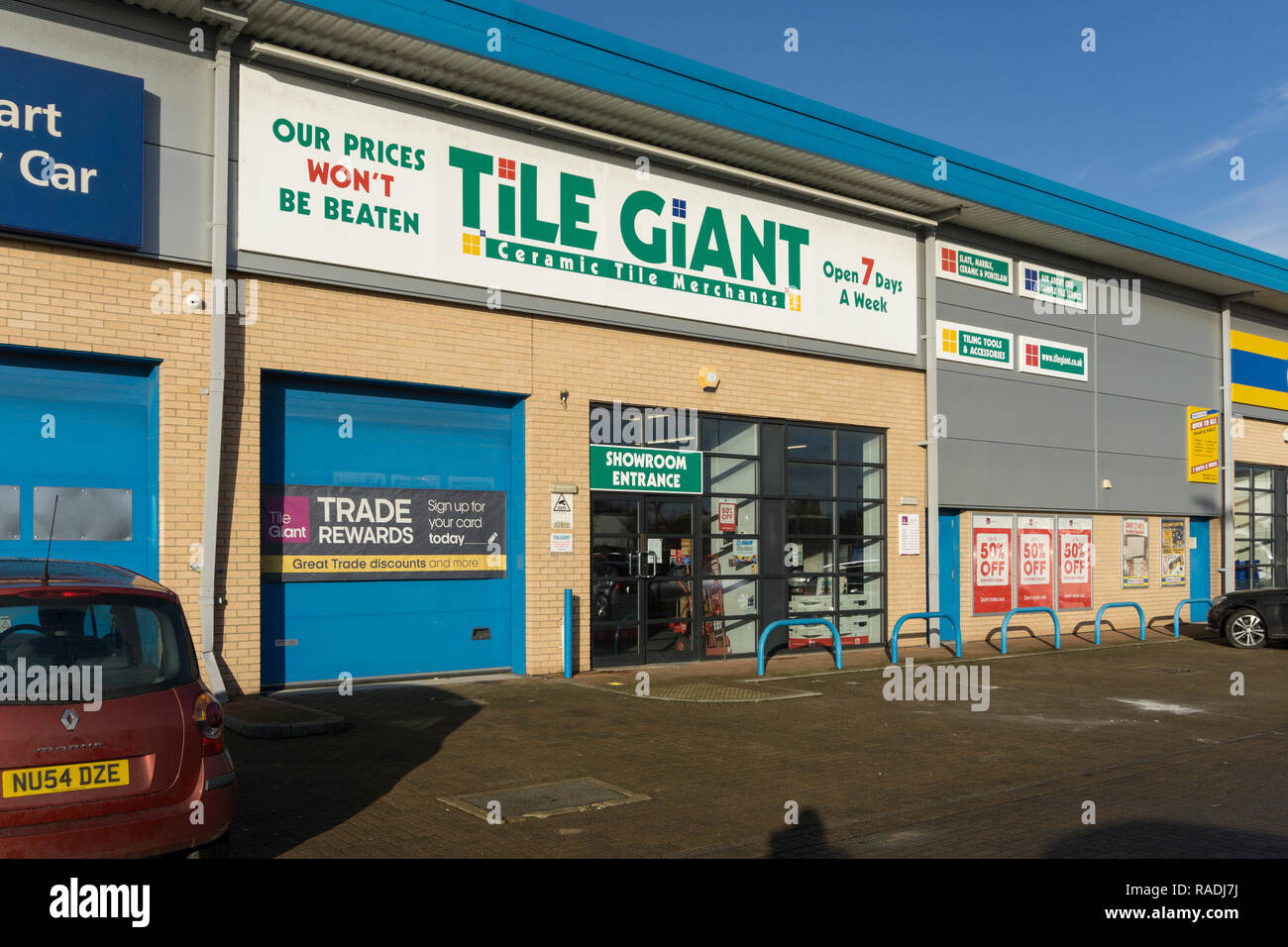 Magasin géant de tuile, Northampton, Royaume-Uni ; l'un d'une chaîne de 200 magasins de carreaux de mur et de sol, une filiale de Travis Perkins. Banque D'Images