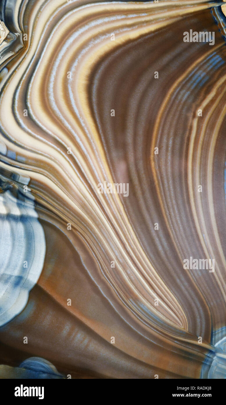 Milieux et de textures : surface des dalles de pierres décoratives colorées, des lignes abstraites Banque D'Images
