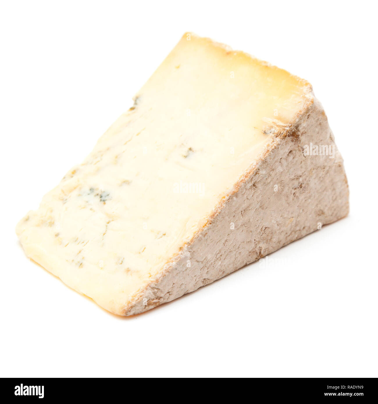 Le fromage stilton bleu mature isolated on a white background studio. Banque D'Images