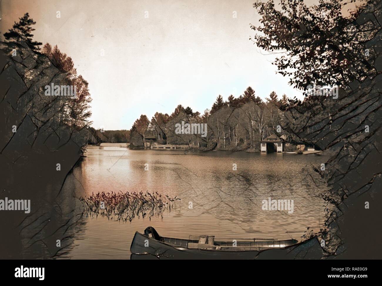 Prise secteur, haut Saint Regis, lac des montagnes Adirondack, l', canoës, lacs et étangs, Montagnes, United States, New York ( repensé Banque D'Images