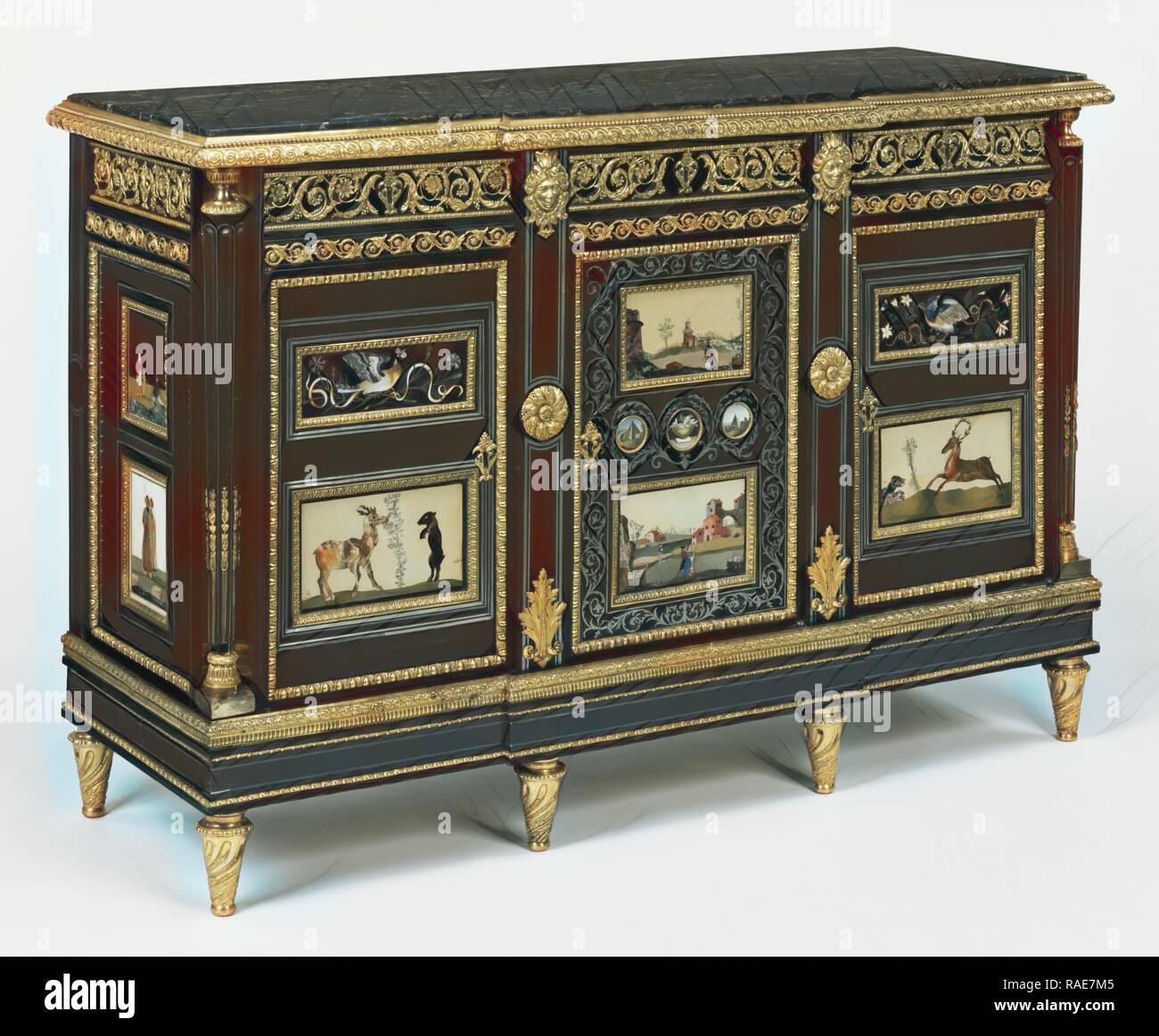 L'un d'une paire d'armoires, attribué à Adam Weisweiler (Français, 1744 - 1820 (1778) maître), Paris, France, à propos de repensé Banque D'Images