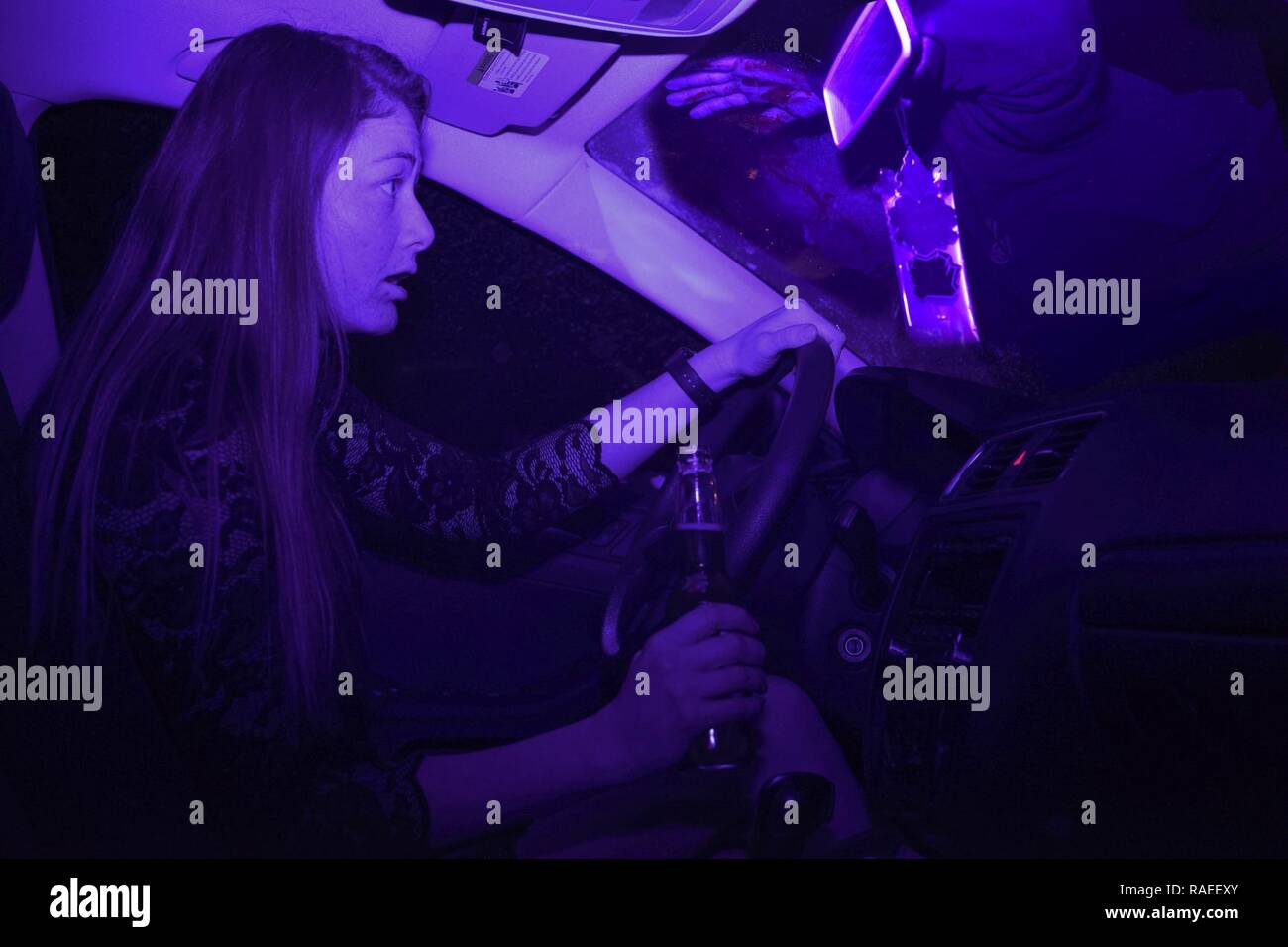 Parmi les grands crimes, la conduite sous influence a l'un des plus hauts taux d'arrestation avec plus de 1,4 millions de dollars par année. Arrestations DUI Aviateurs contre l'alcool au volant est un programme de l'Armée de l'air conçu pour offrir une balade accueil pour les aviateurs dont les plans ont échoué, et ses bénévoles maintenir le programme. Si jamais besoin d'une ride home plans après avoir tombé à l'appel 406-788-Home (4633). Banque D'Images