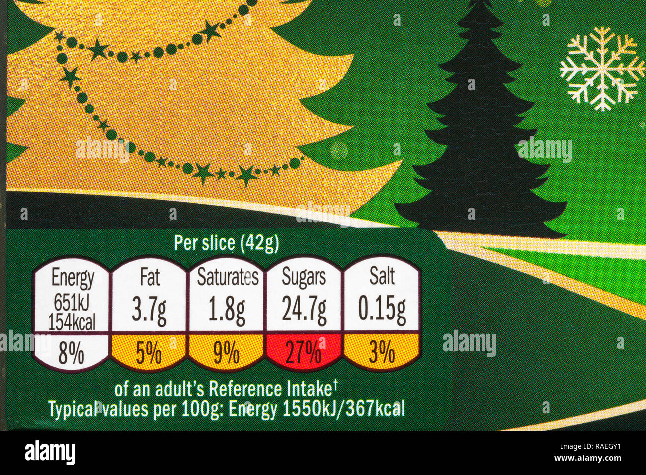L'information nutritionnelle sur fort de Mr Kipling 6 tranches très bons gâteaux de Noël - système de feux de circulation l'étiquetage Étiquette de couleur Banque D'Images