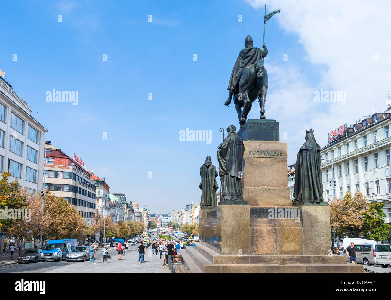 Prague Wenceslas Square Prague statue de St Venceslas Wenceslas Monument situé sur le grand boulevard dans le centre historique de Prague République Tchèque Europe Banque D'Images