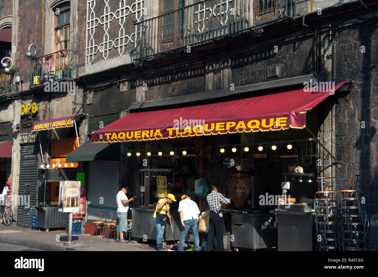 Sortie d'un taco, Mexico City Banque D'Images