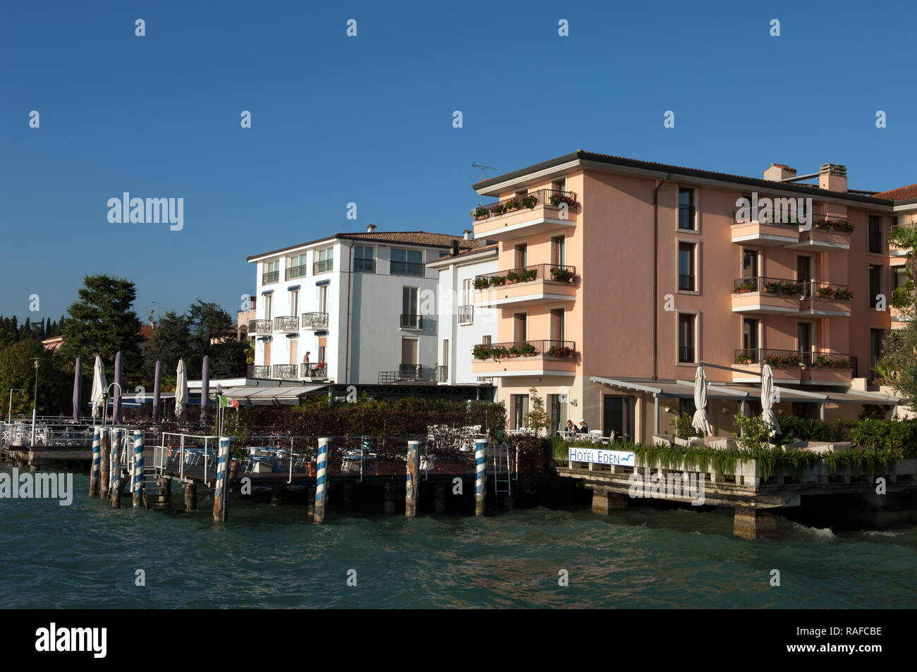 Hôtels bord de mer, Sirmione, Italie Banque D'Images