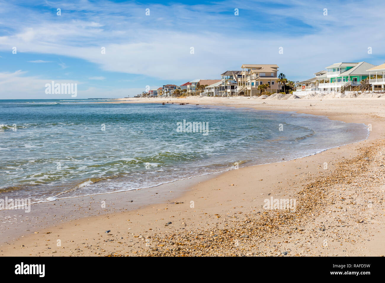 Maisons sur la plage du golfe du Mexique sur l'île de St George dans l'enclave ou oublié de la côte de la Floride aux États-Unis Banque D'Images