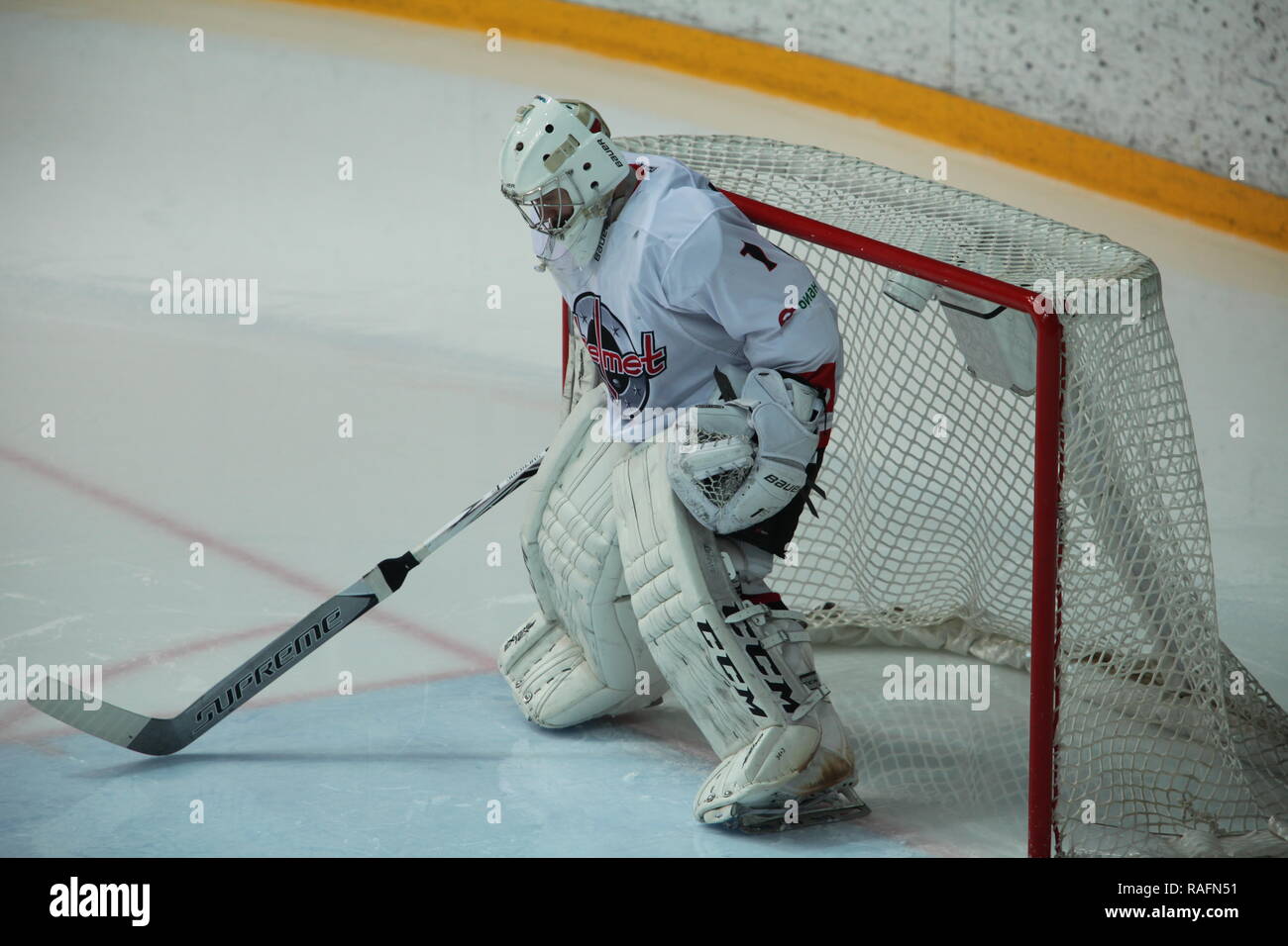 Saint-pétersbourg, Russie, Décembre 11, 2016 Les équipes de hockey gardien Le Metallurg Tcheliabinsk Banque D'Images