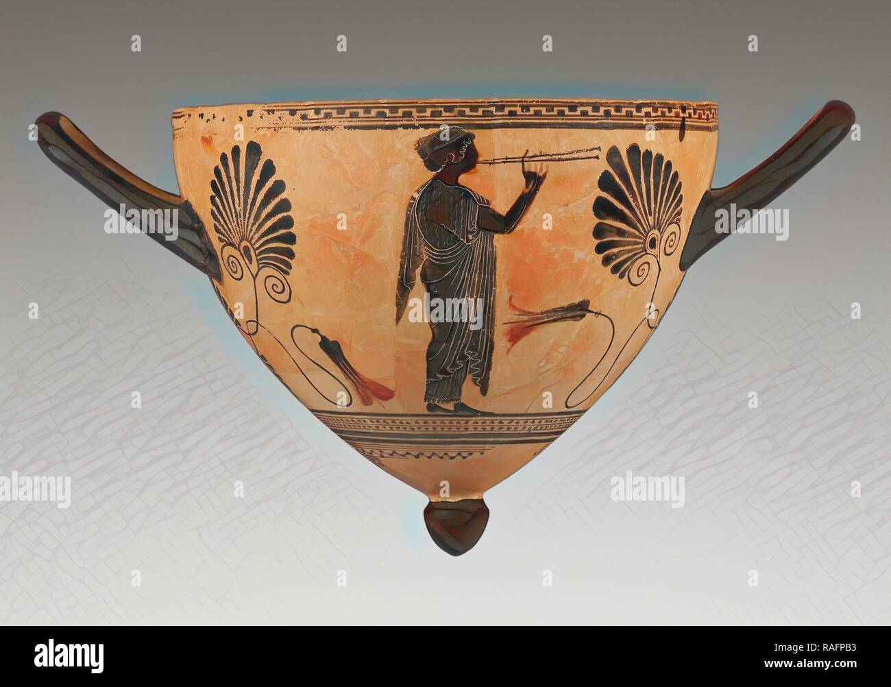 Tasse avec une jeune femme jouant de la cornemuse, attribué à Psiax (Grec (Grenier), actif sur 525 - 510 avant J.-C.), Athènes repensé Banque D'Images