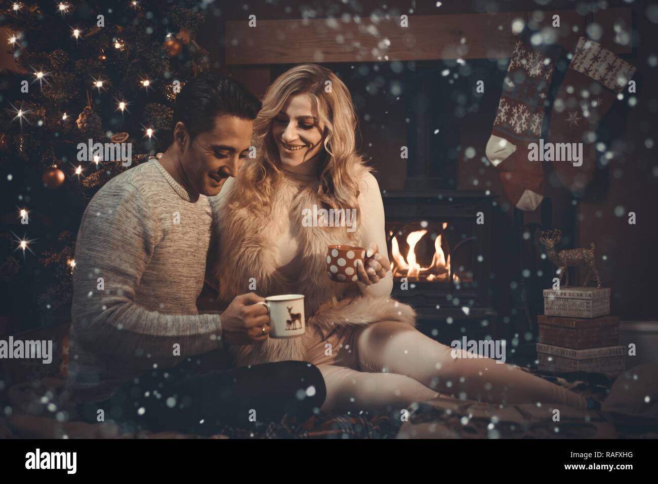 Chocolat chaud de Noël ☕  Un bon chocolat chaud de Noël fabriqué en France  🇫🇷 à déguster dans un chalet au coin du feu de cheminée emmitouflé dans  un plaid Le