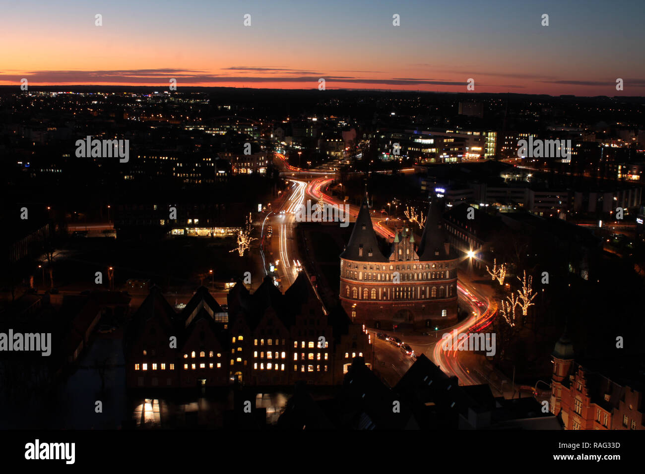 Lübeck Holstentor mit bei nacht Banque D'Images