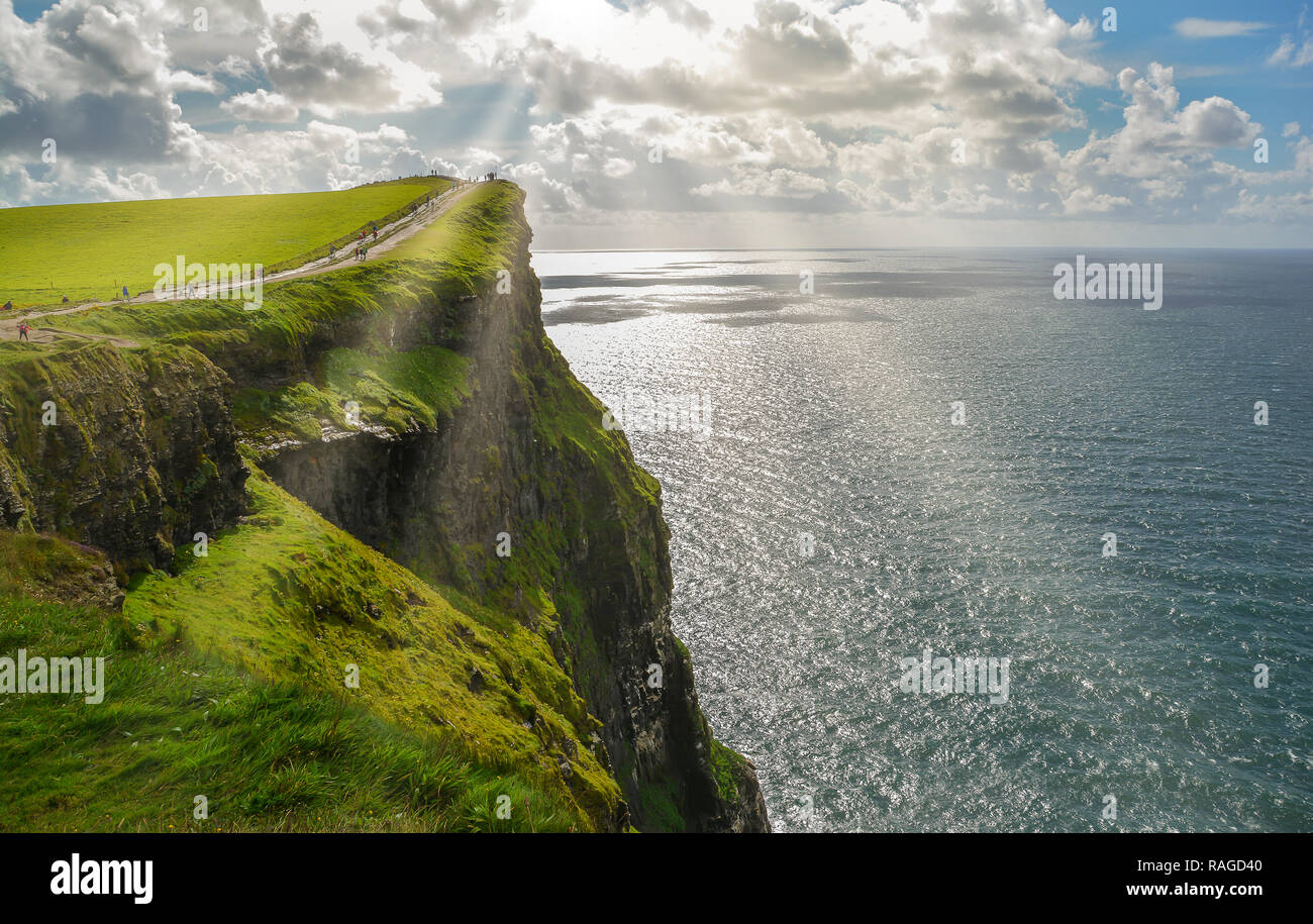 Vue idyllique sur les falaises de Moher, comté de Clare, Irlande. Banque D'Images