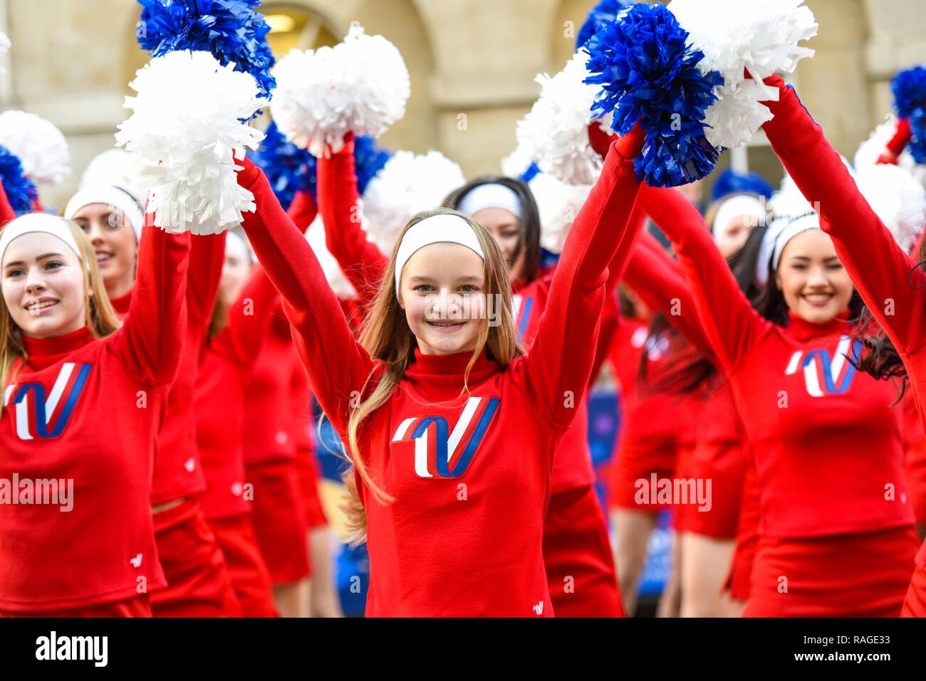 All American Spirit Varsity Cheerleaders at London's New Year's Day Parade, au Royaume-Uni. Fille, femme meneuse de l'exécution. Londres 2019 Banque D'Images