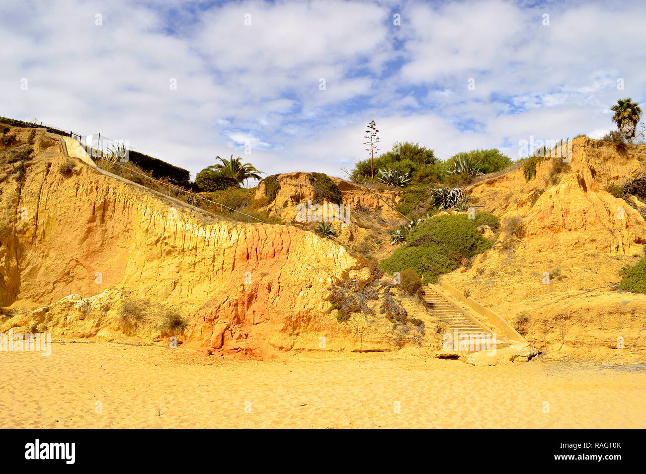 Vale do Olival Beach sur la côte de l'Algarve au Portugal Banque D'Images