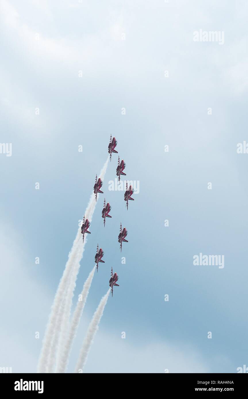 Maribor, Slovénie - 3 juin 2011 : Des flèches rouges l'équipe de démonstration de la voltige à l'exécution de l'Airshow à Maribor. Les flèches rouges sont l'affichage officiel Banque D'Images