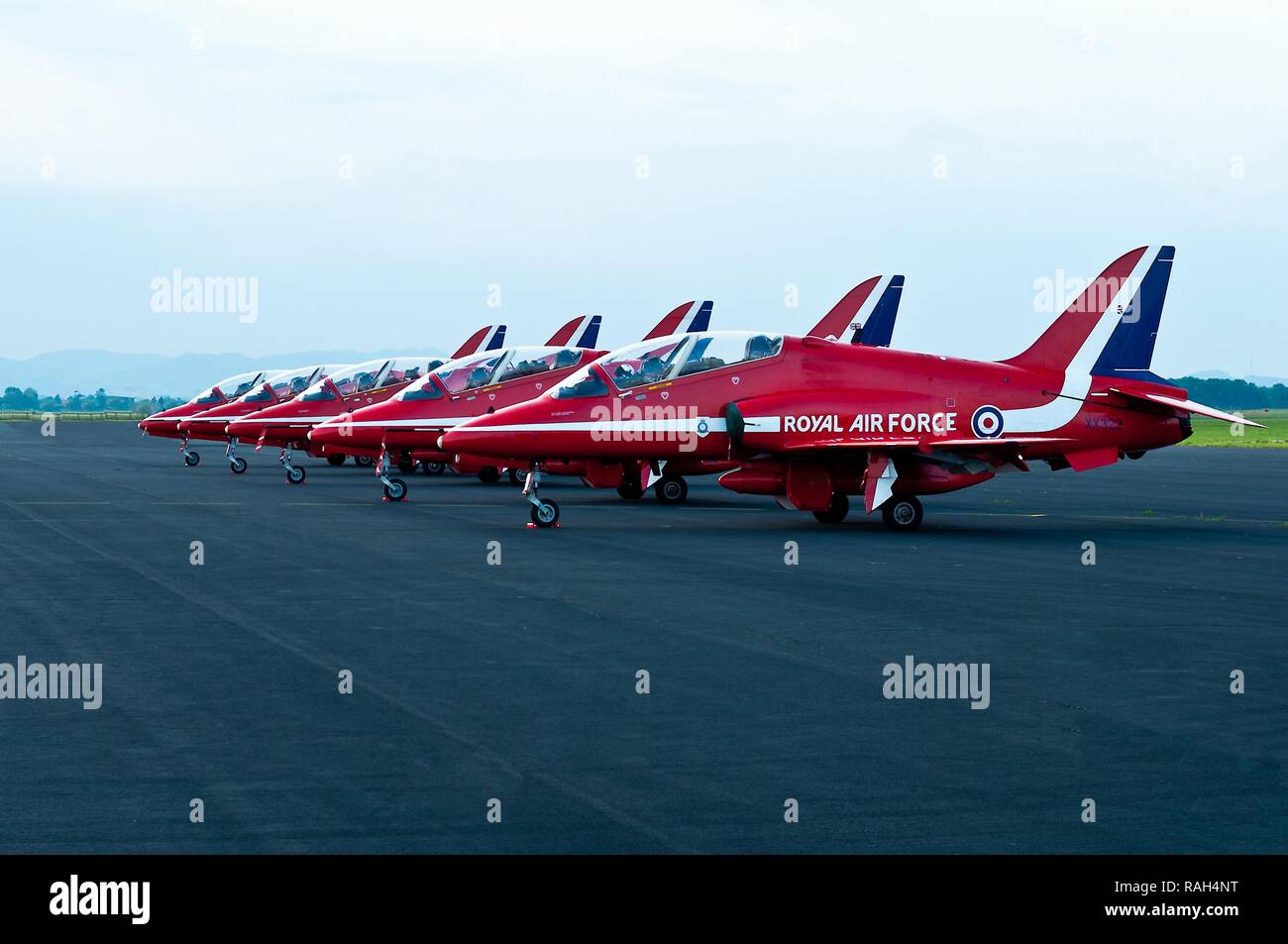 Maribor, Slovénie - 3 juin 2011 : Des flèches rouges l'équipe de démonstration de la voltige à l'exécution de l'Airshow à Maribor. Les flèches rouges sont l'affichage officiel Banque D'Images