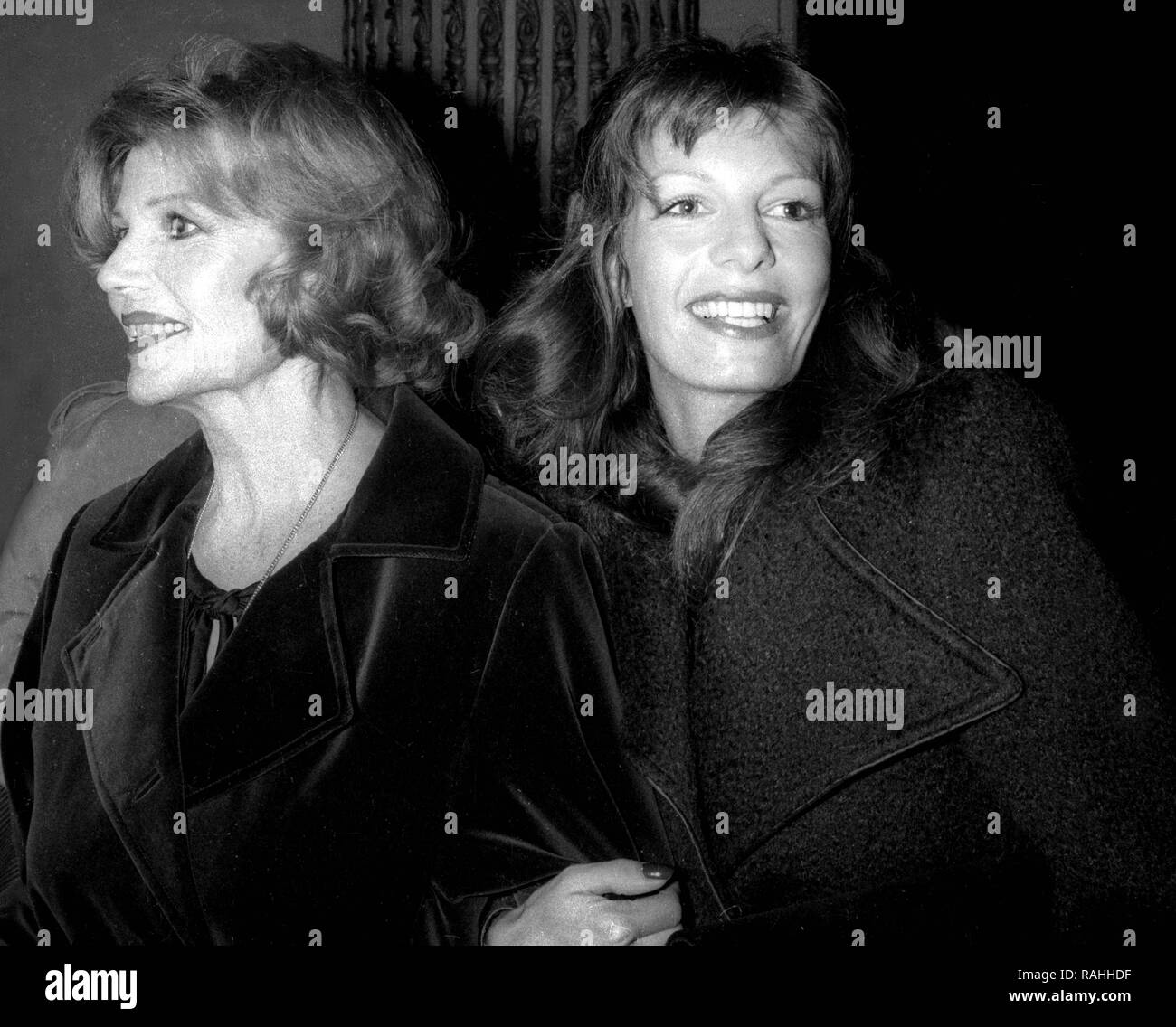 Rita Hayworth et Yasmin Khan. Crédit : Adam Scull/PhotoLink/MediaPunch Banque D'Images