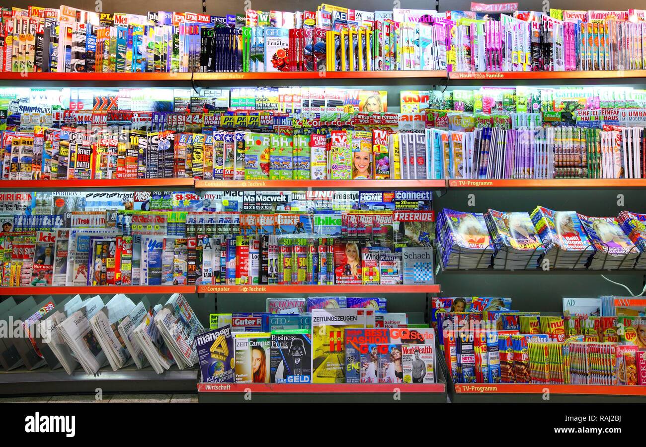Revues, magazines, journaux, de libre-service, supermarché Banque D'Images