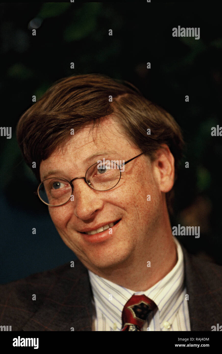 Bill Gates lors d'une conférence à Washington, DC à une conférence d'utilisateurs de logiciels informatiques en 1997 Photo par Dennis Brack Banque D'Images