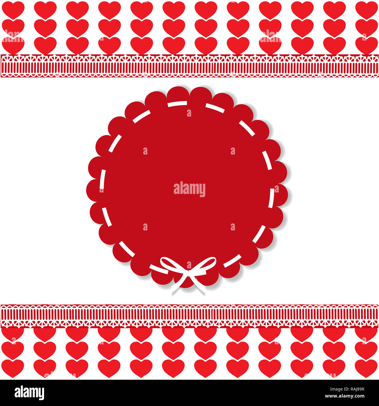 Maison de modèle avec autocollant rond lacy, copy space et le ruban rouge et blanc sur fond rayé coeurs. Noël, nouvel an, saint valentin, anniversaire Banque D'Images