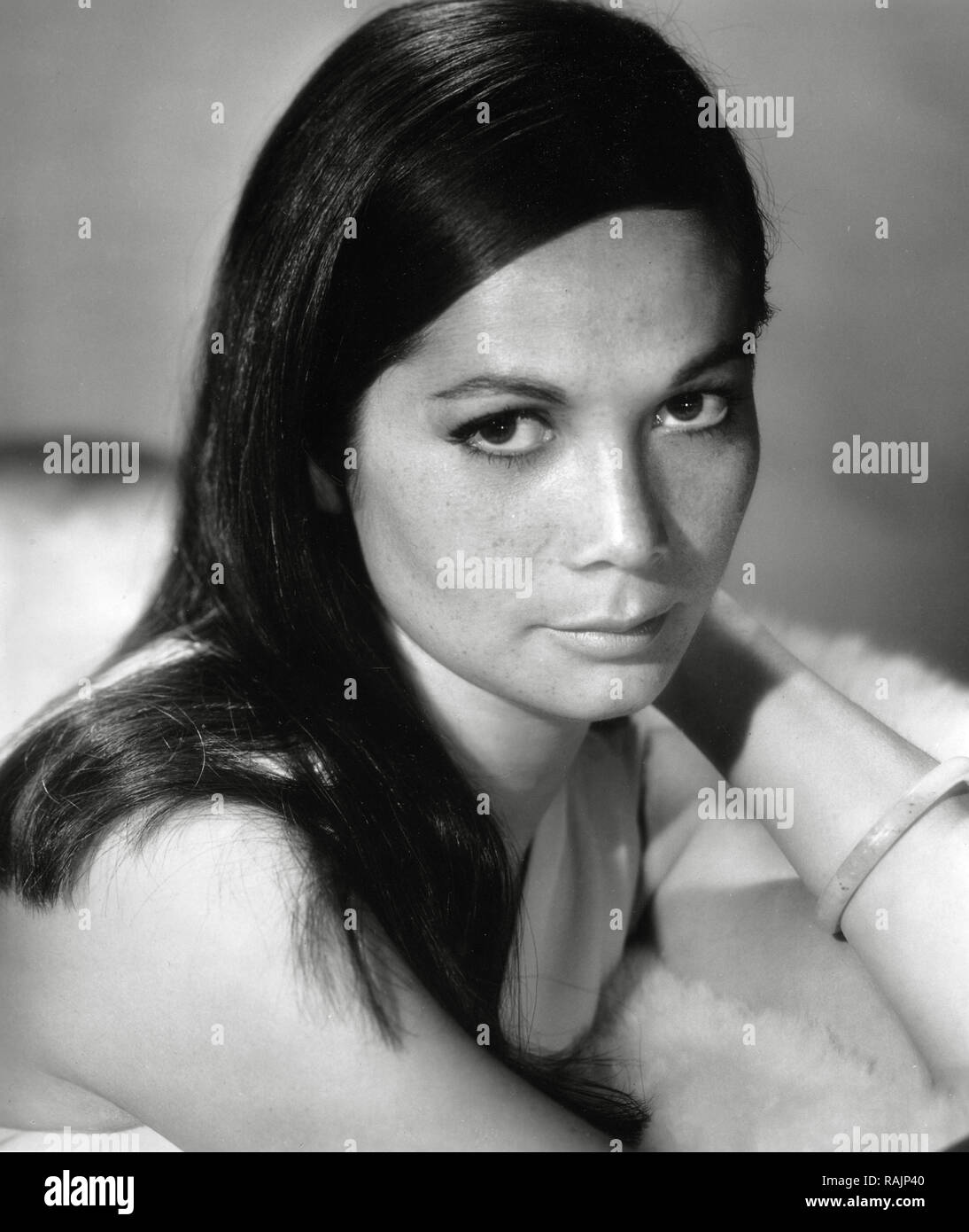 Publicité photo de Nancy Kwan, vers 1966 référence #  33636 974 THA Banque D'Images