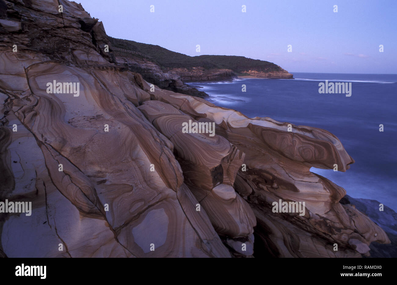 Les roches du littoral à motifs inhabituels DANS LE BOUDDI NATIONAL PARK, CENTRAL COAST, NEW SOUTH WALES, AUSTRALIE Banque D'Images